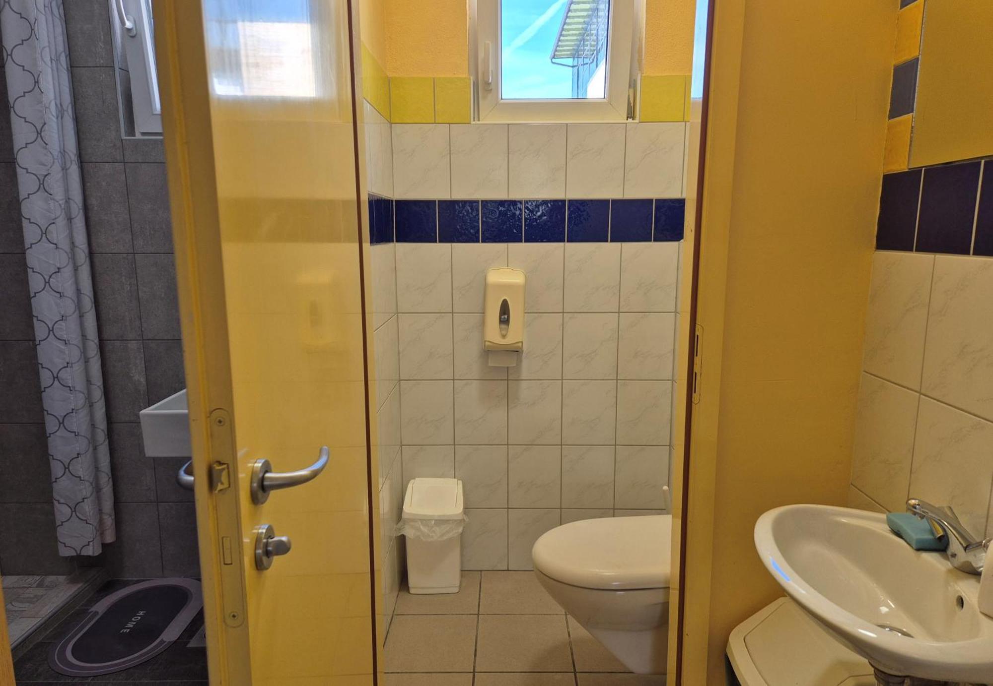 Bled Lesce Station Rooms And Beds Εξωτερικό φωτογραφία