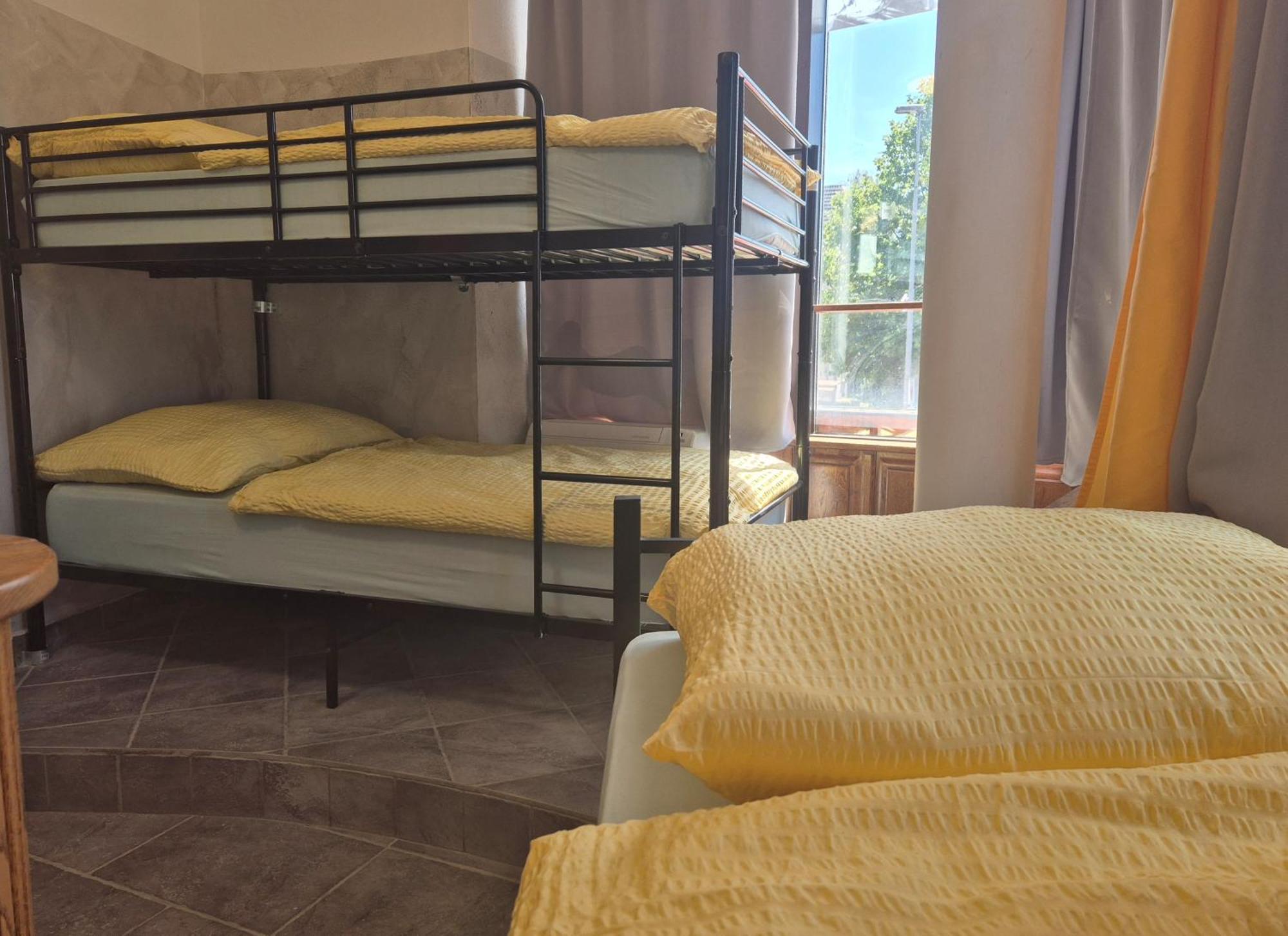 Bled Lesce Station Rooms And Beds Εξωτερικό φωτογραφία